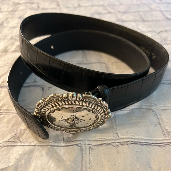 VINTAGE BLACK CROC LEATHER WITH EMBOSSED SILVER TONE BUCKLE BELT SIZE XL - Picture 2 of 11